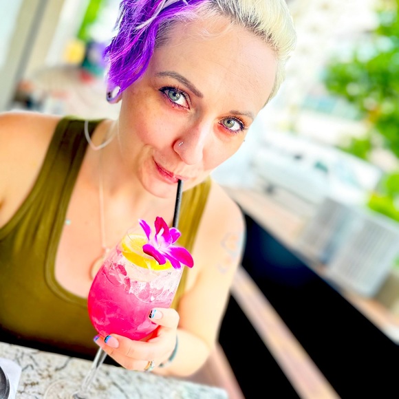 Meet your Posher, Nisa - Picture 1 of 3